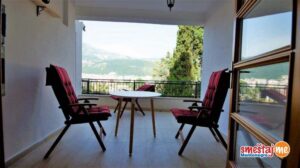 Pogled na grad sa privatne terase u centru Budve