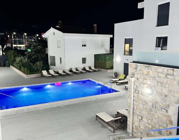 1B311455-3CFE-4B69-953F-399BC81175C4