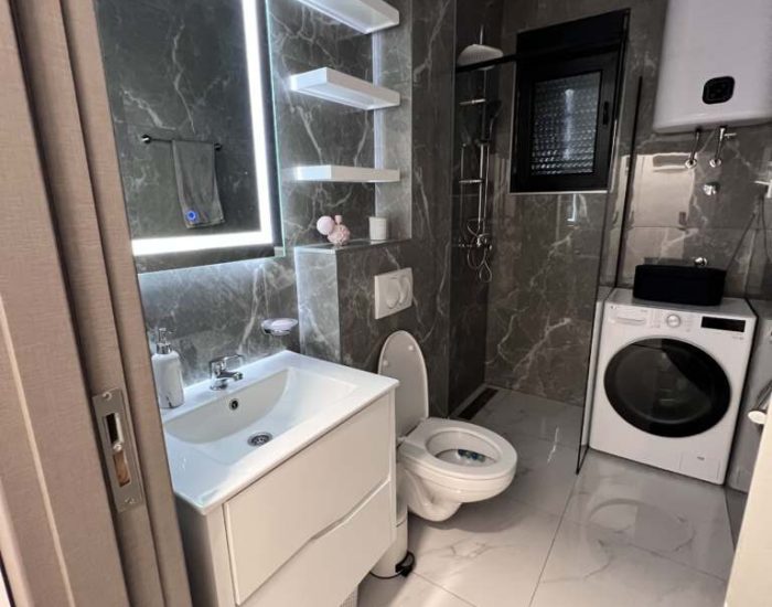 8D837730-D2E1-4F1B-B279-2028CA2EDCB0