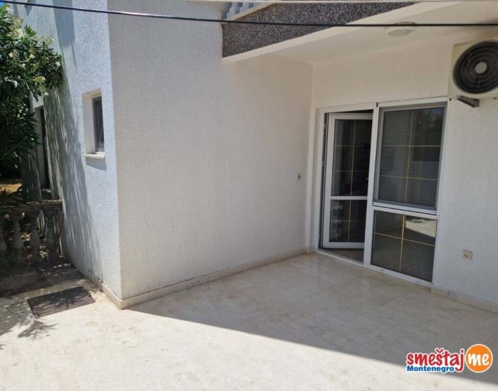 Smestaj-Apartmani-Stan-Mirjana-Sutomore-apartman.me00001-1