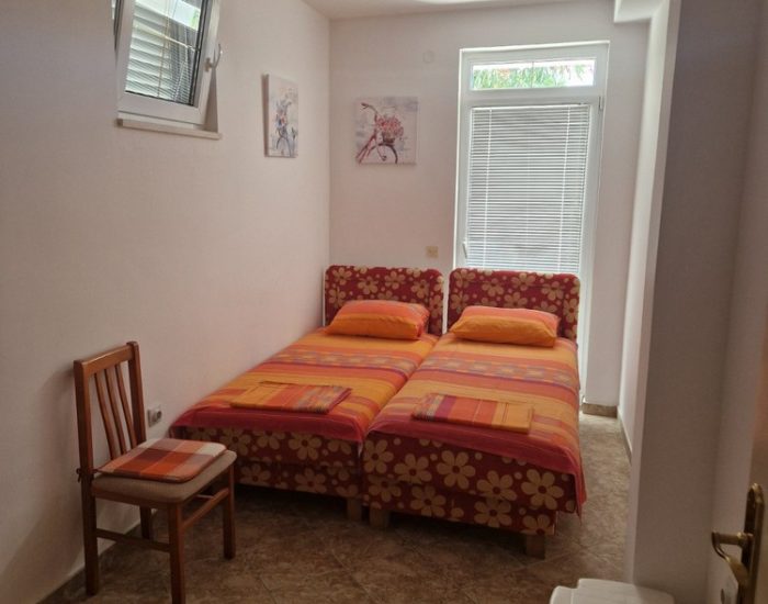 Smestaj-Apartmani-Stan-Mirjana-Sutomore-apartman.me00008-1